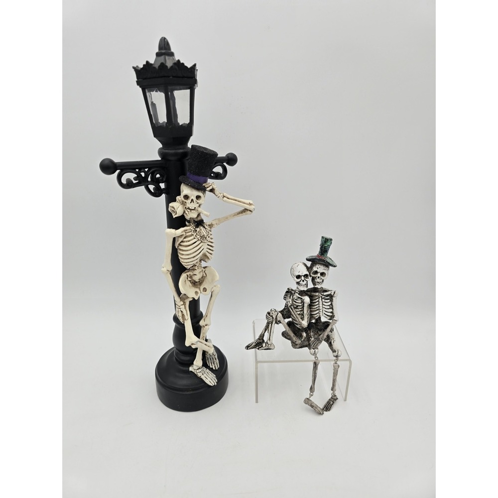 Top Hat Skeleton Leaning on Lighted Lampost And Shelf‎ Sitter Couple Decor